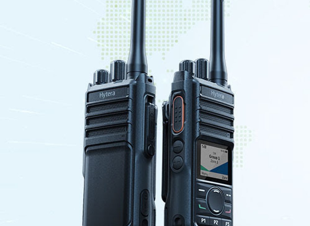 Hytera telsizler, özellikle dijital haberleşme, güvenlik ve saha operasyonları için güçlü ve ekonomik bir alternatiftir. Motorola’ya göre genelde daha uygun fiyatlı olup, benzer teknolojik özellikler sunar.