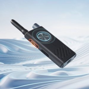 Bas Konuş El Telsizleri Güvenlik açısından değerlendirildiğinde Bas Konuş El Telsizleri, hızlı erişim ve anlık iletişim özellikleri sayesinde operasyonel güvenliği artırmaktadır. Özellikle güvenlik ekipleri ve saha operasyonlarında çalışan personeller için hızlı koordinasyon imkanı sunarak acil müdahale süreçlerini hızlandırmaktadır. Bu durum işletmelerin hem güvenlik hem de hizmet kalitesini artırmaktadır. Teknolojinin gelişmesiyle birlikte Bas Konuş El Telsizleri sistemleri daha kompakt, dayanıklı ve güçlü hale gelmektedir. Gürültü engelleme teknolojileri, GPS konum takibi ve acil durum alarmı gibi gelişmiş özellikler sayesinde kullanıcı deneyimi sürekli iyileştirilmektedir. Böylece farklı sektörlerin ihtiyaçlarına uygun profesyonel haberleşme çözümleri sunulmaktadır. Sonuç olarak, Bas Konuş El Telsizleri hızlı, güvenilir ve pratik haberleşme sağlayarak birçok sektörde önemli bir ihtiyaç haline gelmiştir. Dayanıklı yapı, kolay kullanım, geniş kapsama alanı ve kesintisiz iletişim avantajları sayesinde profesyonel haberleşme sistemleri arasında güçlü bir konuma sahiptir. Özellikle ekip koordinasyonunu güçlendirmek isteyen işletmeler için bas konuş el telsizi sistemleri etkili ve ekonomik çözümler sunmaktadır.