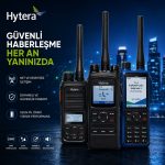 Hytera Telsiz ile Güvenli ve Verimli Haberleşme İş güvenliği açısından hızlı iletişim kritik öneme sahiptir. Fabrikalar, enerji tesisleri, şantiyeler ve güvenlik operasyonlarında yaşanabilecek herhangi bir iletişim aksaması, iş süreçlerini olumsuz etkileyebilir. Hytera telsiz çözümleri sayesinde ekipler tek tuşla iletişim kurabilir, acil durumlara anında müdahale edebilir ve operasyonlarını daha güvenli şekilde yönetebilir. Güçlü kapsama alanı ve gelişmiş teknolojileriyle Hytera, profesyonel haberleşme ihtiyaçlarına uzun vadeli çözümler sunmaktadır. Sonuç Profesyonel haberleşme sistemleri, işletmeler için yalnızca bir iletişim aracı değil, aynı zamanda verimlilik ve güvenlik yatırımıdır. Analog, DMR, TETRA ve PoC teknolojilerinde geniş ürün yelpazesi sunan Hytera telsiz çözümleri; güvenilir performansı, yüksek ses kalitesi ve dayanıklı yapısıyla birçok sektörde tercih edilmektedir. İşletmeniz için doğru Hytera telsiz modelini seçerek ekip koordinasyonunu güçlendirebilir, operasyonel süreçlerinizi hızlandırabilir ve kesintisiz haberleşmenin avantajlarından yararlanabilirsiniz. Hemen Teklif Alın! İşletmenizin ihtiyaçlarına en uygun Hytera telsiz çözümleri için uzman ekibimizle iletişime geçin. Analog, DMR, TETRA ve PoC haberleşme sistemleri, aksesuarlar, programlama, kurulum ve satış sonrası teknik destek hizmetlerimizle profesyonel haberleşme altyapınızı güvenle oluşturun. Hemen teklif alın ve Hytera'nın üstün haberleşme teknolojisini işletmenize kazandırın. Sık Sorulan Sorular (SSS) Hytera telsiz hangi sektörlerde kullanılır? Hytera telsizler; güvenlik, üretim, lojistik, enerji, sağlık, inşaat, belediyeler, oteller, alışveriş merkezleri ve kamu kurumları gibi birçok sektörde kullanılmaktadır. Hytera DMR telsiz nedir? Hytera DMR telsiz, Digital Mobile Radio standardını kullanan dijital haberleşme sistemidir. Daha net ses kalitesi, gelişmiş güvenlik ve verimli frekans kullanımı sunar. Hytera PoC telsiz nasıl çalışır? Hytera PoC telsizler, mobil internet veya Wi-Fi üzerinden haberleşme sağlayarak şehirler ve ülkeler arasında geniş kapsama alanı sunar. Hytera telsizlerin kapsama alanı ne kadardır? Kapsama alanı; cihaz modeli, anten sistemi, röle kullanımı, arazi yapısı ve çevresel koşullara göre değişmektedir. Hytera telsizler suya ve toza dayanıklı mıdır? Birçok Hytera modeli IP koruma standartlarına uygun olarak üretilmiş olup zorlu çalışma ortamlarında güvenle kullanılabilir. Hytera telsiz satın alırken nelere dikkat edilmelidir? Kullanım alanı, haberleşme mesafesi, analog veya dijital sistem ihtiyacı, kullanıcı sayısı, pil performansı, lisans gereksinimi ve teknik servis desteği dikkate alınmalıdır. Hytera telsizler için teknik servis hizmeti sunuluyor mu? Evet. Yetkili Hytera bayileri, garanti kapsamındaki bakım, onarım, yazılım güncelleme, programlama ve yedek parça hizmetlerini sunmaktadır.